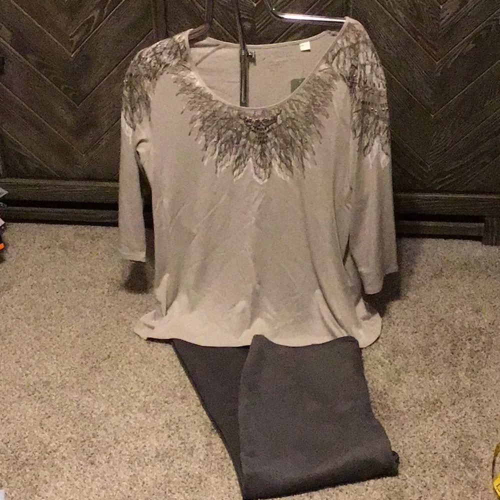 Chico’s Gray Feather Flare 3/4 sleeve Top and gray Pants Set, new